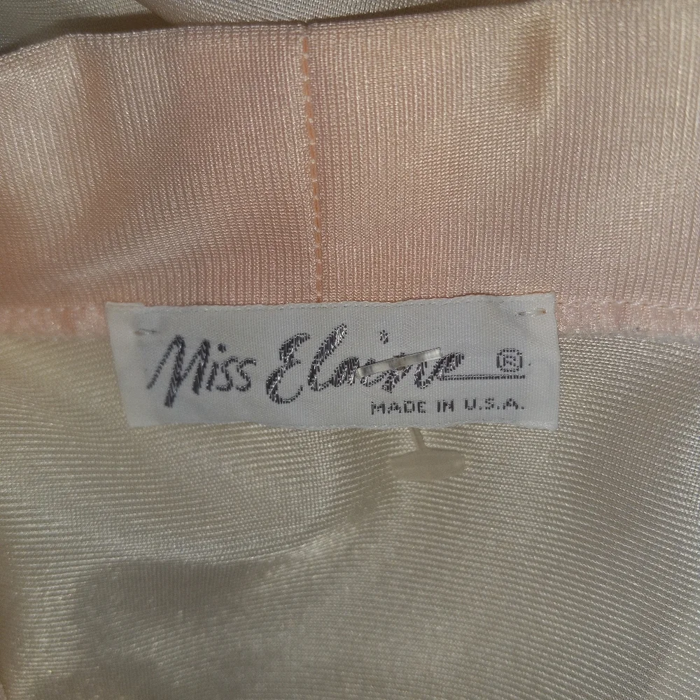 Miss Elaine Robe - Picture 5 of 5